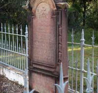 Pioneer Graves - Grafton Accommodation