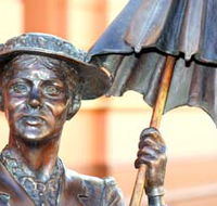 Mary Poppins Statue - Grafton Accommodation