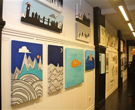 Bondi Art Lounge - Grafton Accommodation 2