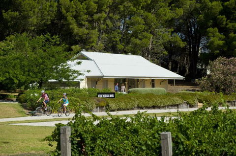 Tour De Vines - Grafton Accommodation 4