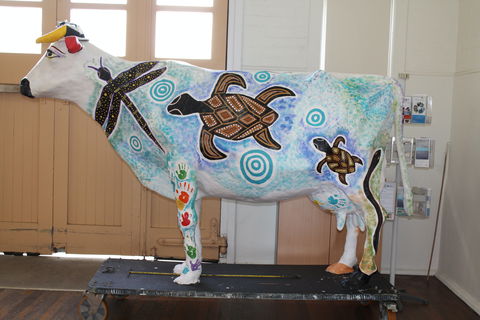 Daisy The Decorated Dairy Cow - Grafton Accommodation 1