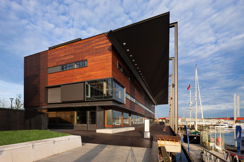 Library At The Dock - Grafton Accommodation 0