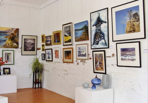Lovett Gallery Cygnet - Grafton Accommodation 2