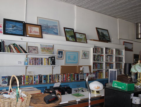 Holbrook Anglican Op-shop - Grafton Accommodation 1