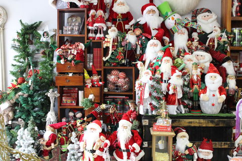 Mrs Claus And Santa - Grafton Accommodation 2