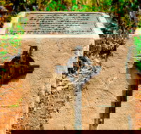 Avro Anson A4-4 Memorial - Grafton Accommodation