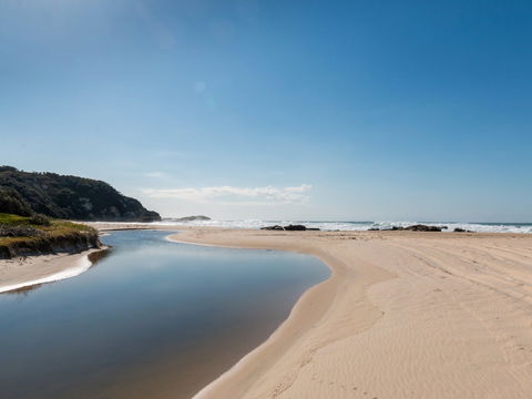 Kylies Beach - Grafton Accommodation 0