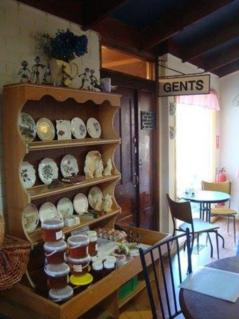 Train Stop Antiques - Grafton Accommodation 1