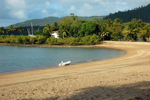 Shared Arrival Transfer: Proserpine Airport To Airlie Beach & Surrounds - Grafton Accommodation 4