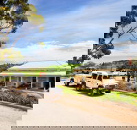Two Hands Wines 'Flagship Vineyard Experience' - Grafton Accommodation