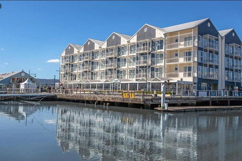 3.5 Hours Walking Guided Tour Of Launceston Highlights - Grafton Accommodation 2