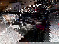 De Biers Lounge Bar - Grafton Accommodation 1