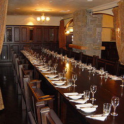 De Biers Lounge Bar - Grafton Accommodation 3
