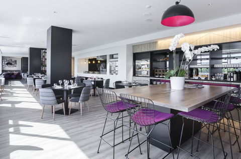 MRepublic Restaurant, Bar And Lounge - Grafton Accommodation 0