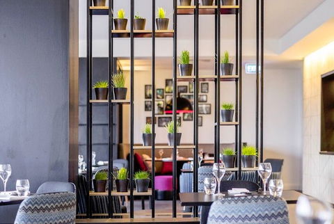 MRepublic Restaurant, Bar And Lounge - Grafton Accommodation 3