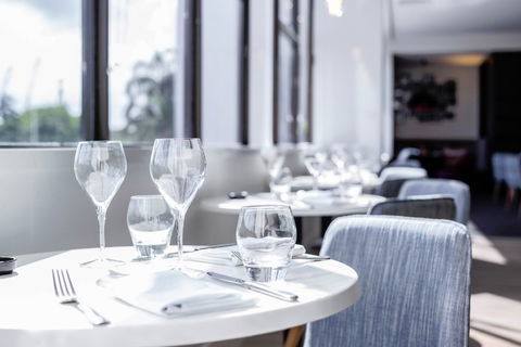 MRepublic Restaurant, Bar And Lounge - Grafton Accommodation 7