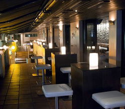 Hugos Lounge - Grafton Accommodation 3