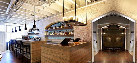 HRH Wine Bar - Grafton Accommodation 2
