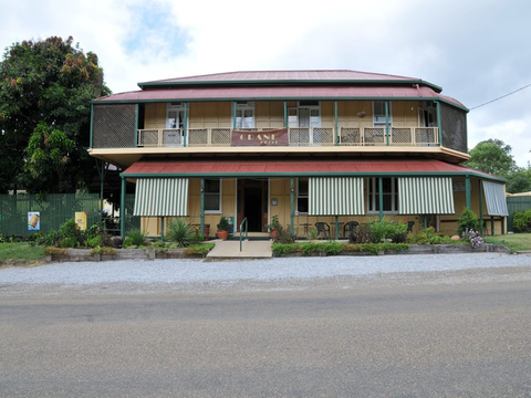 Grand Hotel Many Peaks - Grafton Accommodation 4