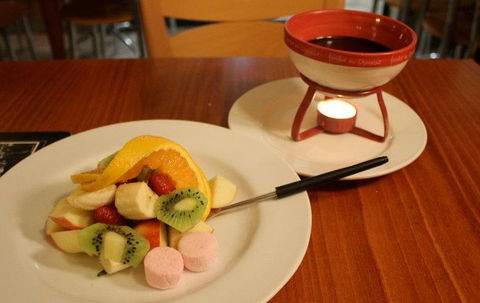 CJ's French Fondue Restaurant - Grafton Accommodation 0