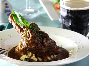Mulligans Irish Restaurant - Grafton Accommodation 1