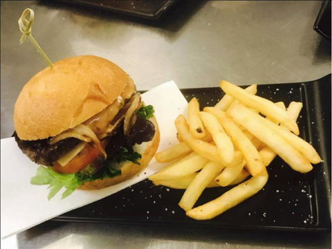 Woods And Irons Restaurant @ The Moranbah Golf Club - Grafton Accommodation 1