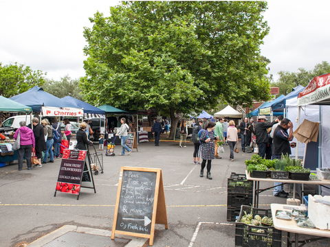 Alphington Farmers' Market - Grafton Accommodation 0