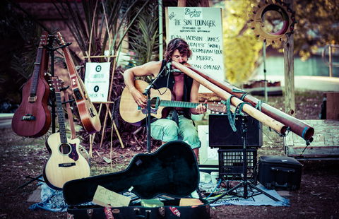 Buskers By The Lake - Grafton Accommodation 0
