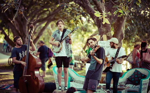 Buskers By The Lake - Grafton Accommodation 1