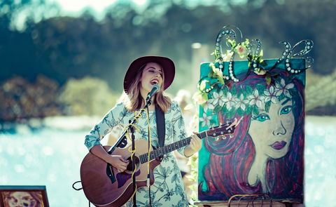 Buskers By The Lake - Grafton Accommodation 2
