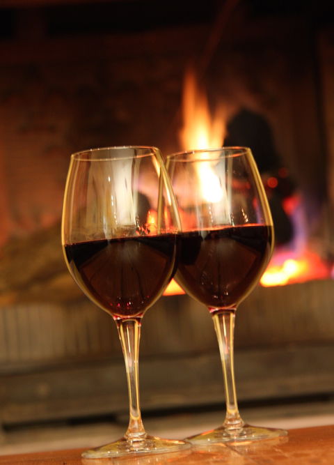 Fireside Pig And Pinot At Contentious Character - Grafton Accommodation 1