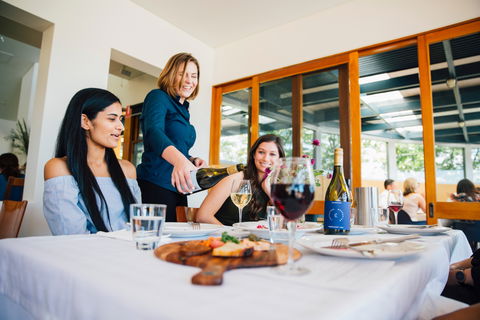 New Years Day -  Dine In The Vines With Music At Contentious Character - Grafton Accommodation 1