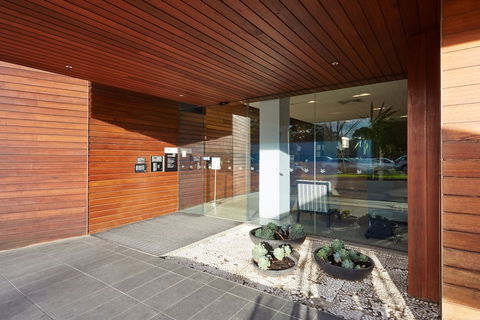 Melbourne Dandenong Central Apartment - Grafton Accommodation 0