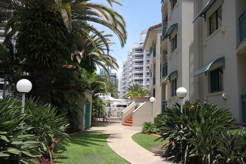 Aruba Beach Resort - Grafton Accommodation 1