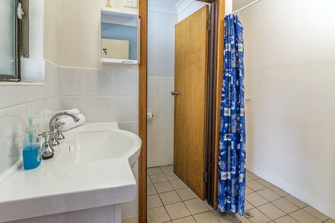 Emu Beach Chalets - Grafton Accommodation 4