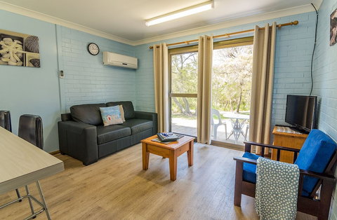 Emu Beach Chalets - Grafton Accommodation 3