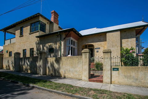 Danum House B & B - Grafton Accommodation 1