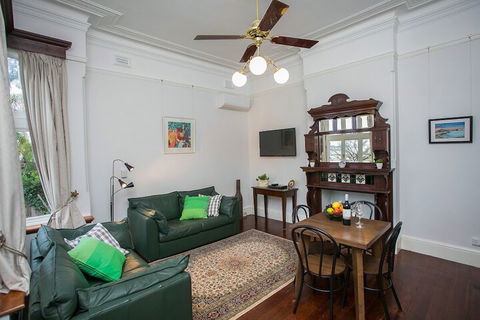 Danum House B & B - Grafton Accommodation 5