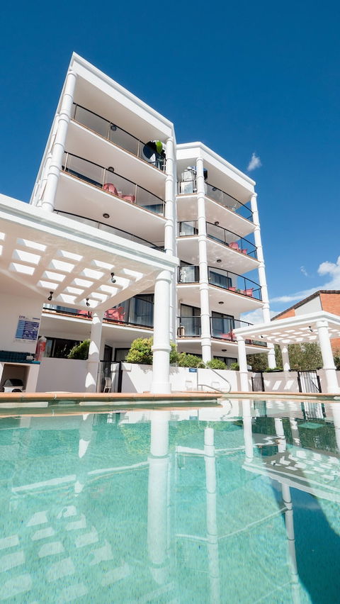 Aegean Apartments - Grafton Accommodation 5