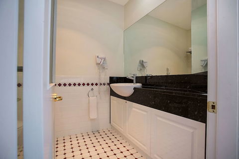 Quality Hotel Bentinck - Grafton Accommodation 6