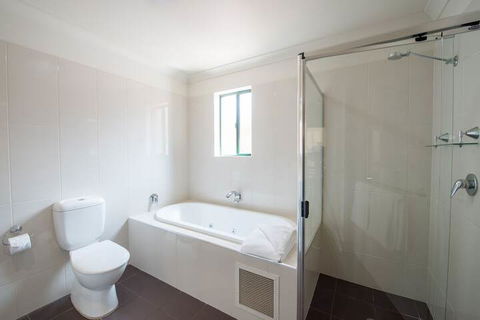 Clare Country Club - Grafton Accommodation 6