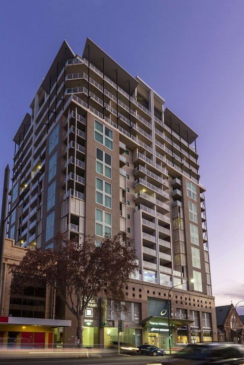 Oaks Adelaide Embassy Suites - Grafton Accommodation 2