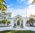 Island living in the heart of Noosa - Grafton Accommodation