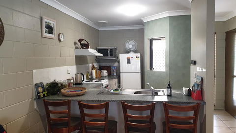 A City Retreat 2BR Apartment Reid Park Townsville - Grafton Accommodation 6