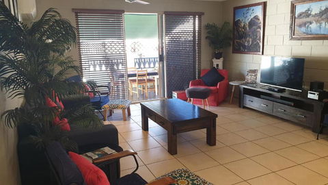 A City Retreat 2BR Apartment Reid Park Townsville - Grafton Accommodation 5