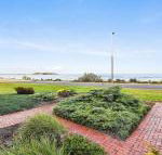 By The Sea Franklin Beachfront Apartment WiFi - Grafton Accommodation