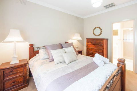 Ayr House Echuca Holiday Homes - Grafton Accommodation 3