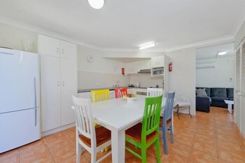 Beach House Holiday Apartments - Grafton Accommodation 6