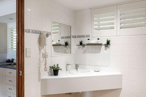 Sunlit Waters Studio Apartments - Grafton Accommodation 7