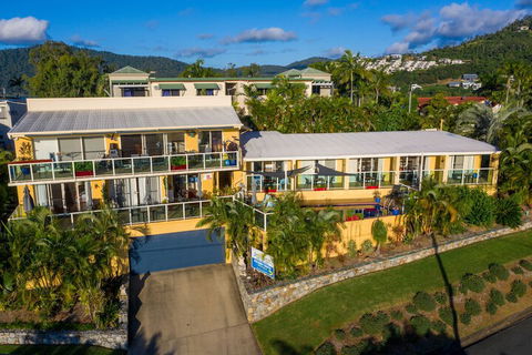 Sunlit Waters Studio Apartments - Grafton Accommodation 1
